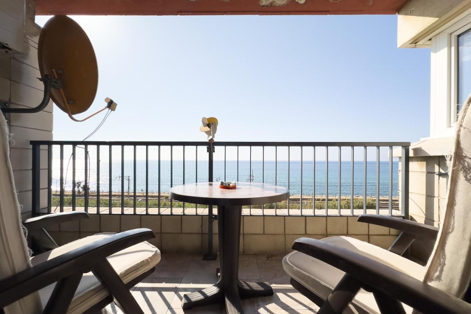 Impresionante Apartamento Delante Del Mar Vilassar De Mar Kültér fotó